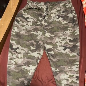 ****SOLD****

Time and Tru Camo Sweatpants - Green & Gray